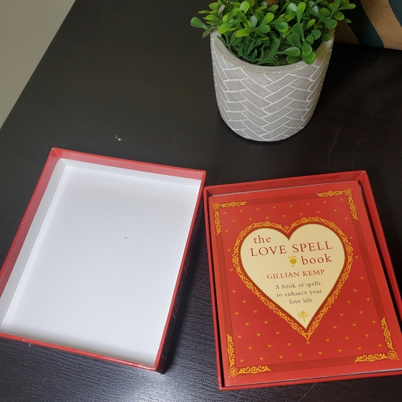 Love Spell Book Tarot Cards - Picture 5 of 6